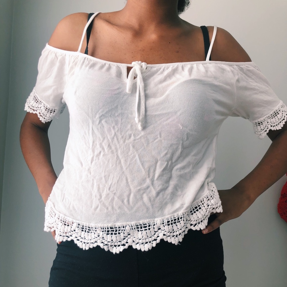Charlotte Russe Over thé shoulder top